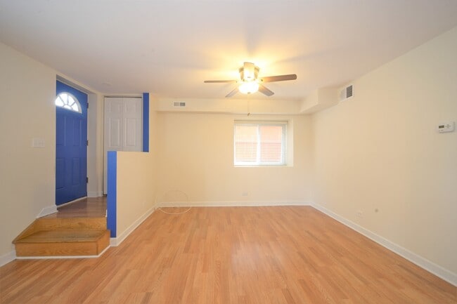 Building Photo - 2652 N Mont Clare Ave