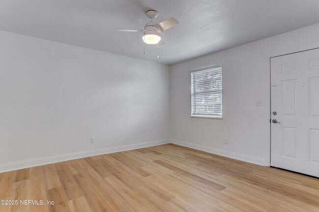 Building Photo - 1403 Palm Ave