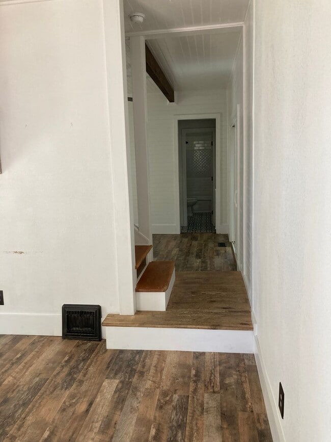 Building Photo - *READY FOR MOVE IN* Victorian Home In Reno