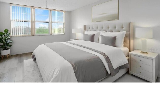 Foto del edificio - 4020 W Palm Aire Dr