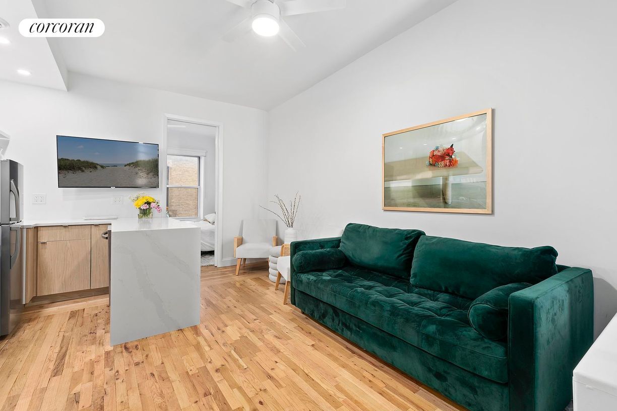 Primary Photo - 26 Gramercy Pk S