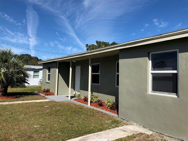 Building Photo - 2124 Sunrise Dr SW