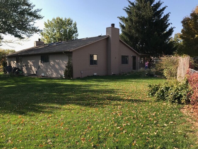 Building Photo - 3723-3725 Findlay Lane - Mitchell