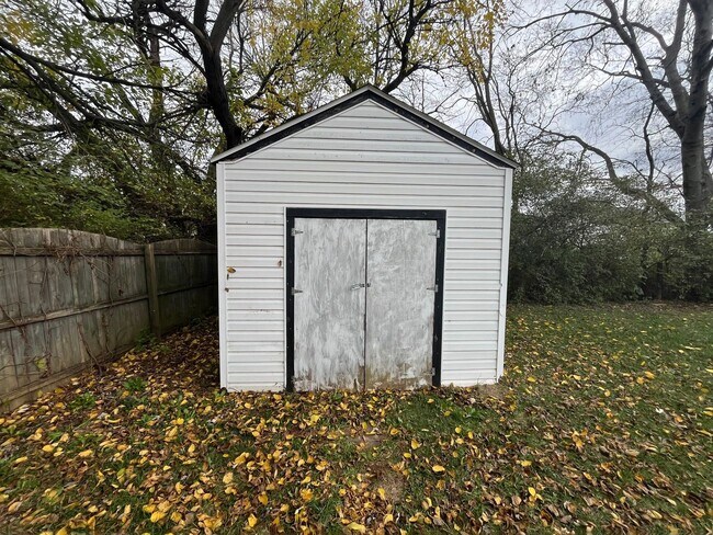 Building Photo - 612 Clara Dr