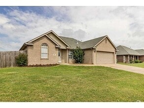 Building Photo - 560 Tamarron Dr