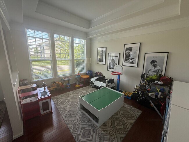Building Photo - Amazing 6 Bed 5 Bath Single Family Home Wi...