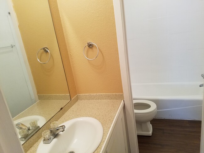 Bathroom (2 Bedroom) - Colonial Courtyard Apartments