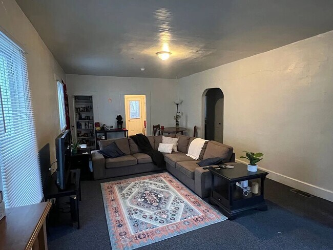 Foto del edificio - 9 MONTH LEASE - 12th and Lincoln