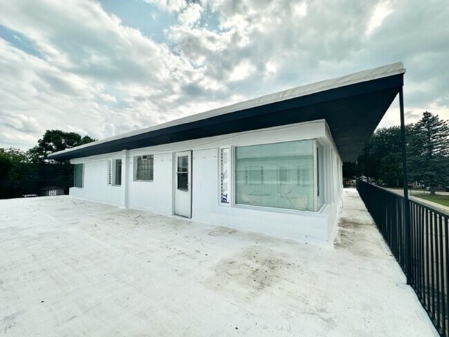 Foto del edificio - 503 S Main St