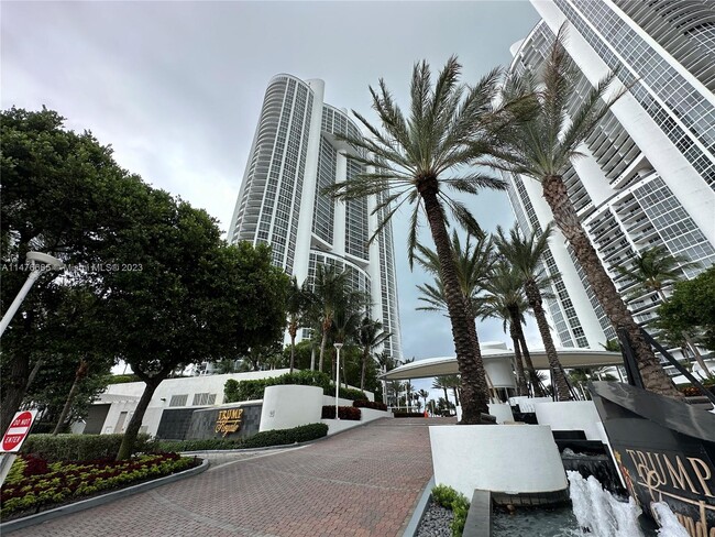 Foto del edificio - 18201 Collins Ave