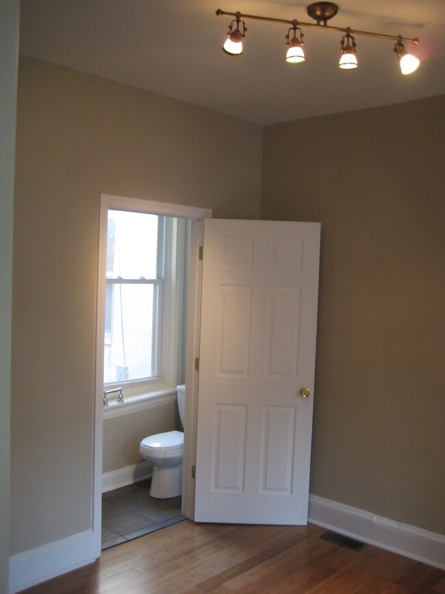 1/2 Bath - 323 Point St