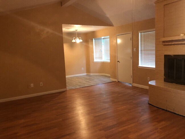 Foto del edificio - 323 Kingsport St