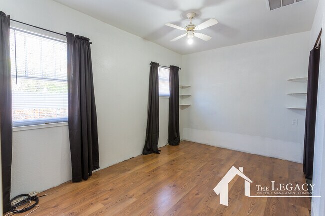 Foto del edificio - 933 N Lincoln St