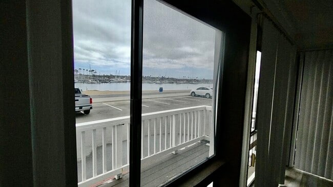 living room view - 1823 W Bay Ave