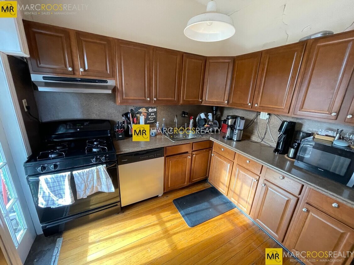Primary Photo - 1490 Beacon St
