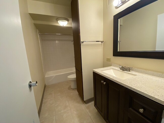 Building Photo - **KEALANI 2BD/2BA/1PK WAIKIKI CONDO FOR RENT**