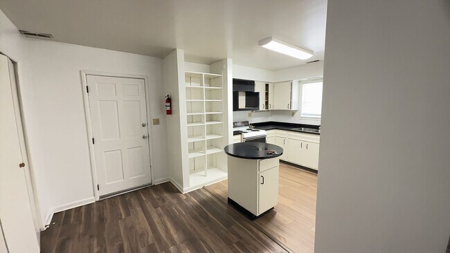 Building Photo - 3 Bedroom Available August 2026;   Monthly...