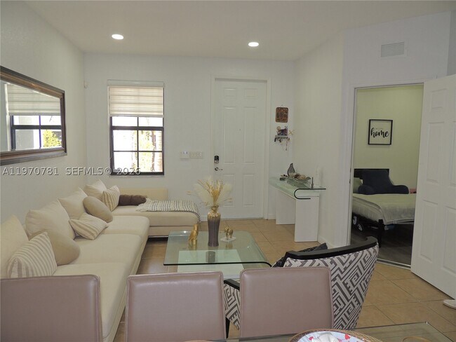 Foto del edificio - 11301 NW 88th St