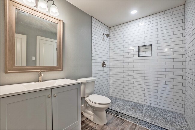 Foto del edificio - Beautiful East Dallas Home with Huge Fenced Backyard
