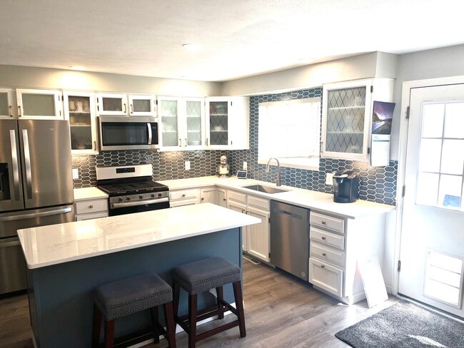 Building Photo - 7542 S Cove Cir