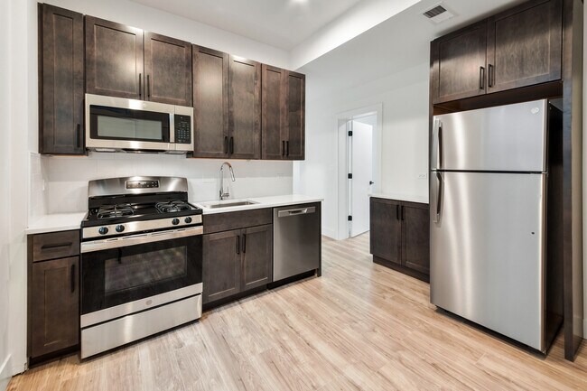 Foto del edificio - 1921 W Summerdale Ave