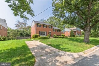Building Photo - 9902 Holmhurst Rd