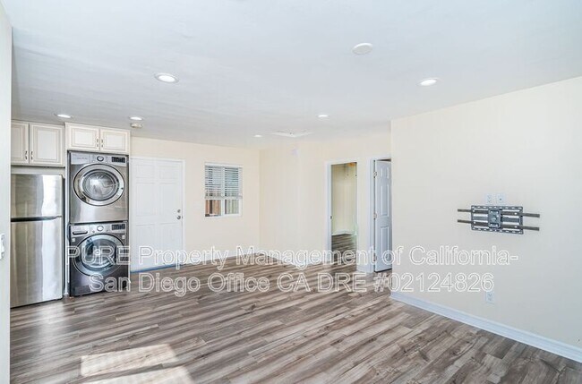 Building Photo - 895 Alveda Ave