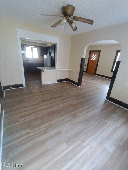 Building Photo - 326 E Avondale Ave