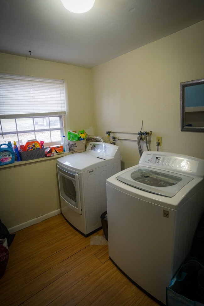 Building Photo - 139 Honness Ln