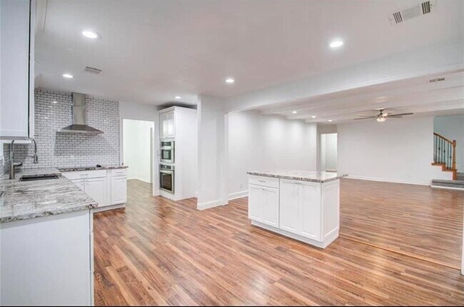 Building Photo - 17211 Rolling Creek Dr
