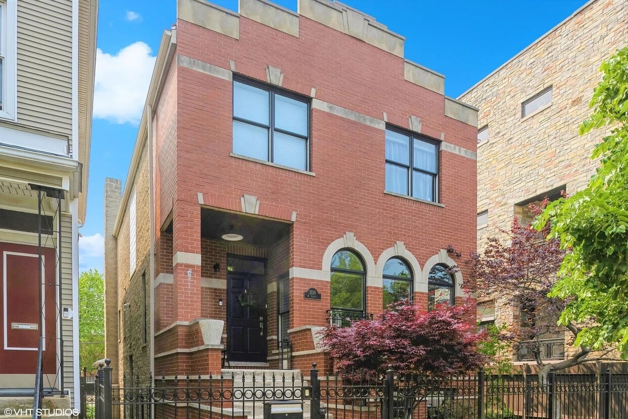 Primary Photo - 3120 N Leavitt St