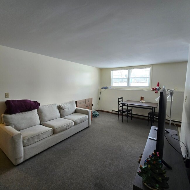 Building Photo - 2 Hancock St