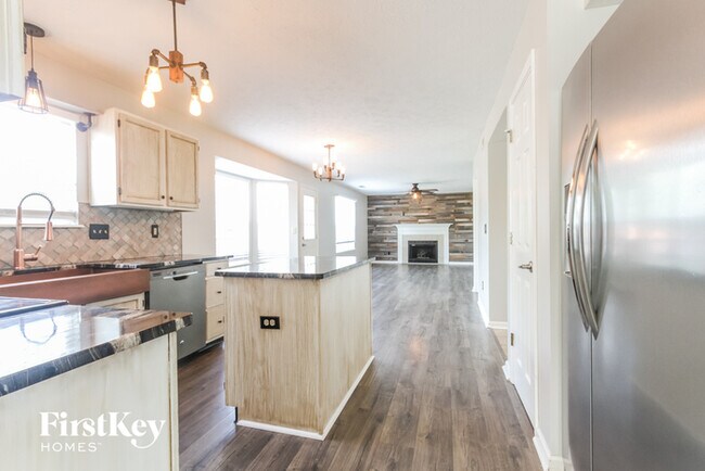 Building Photo - 3360 Yorkshire Dr