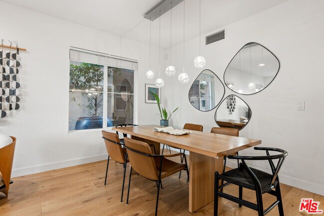 Foto del edificio - 6020 S Seabluff Dr