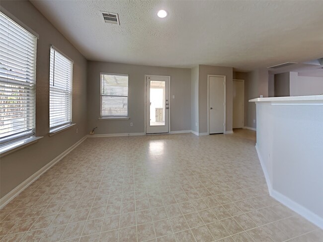 Foto del edificio - 19023 Remington Park Dr