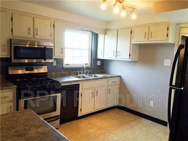 Photo - 2108 Lucina Ave House