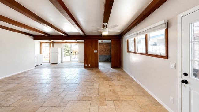 Building Photo - JACUZZI!! MASSIVE 5 BED 3 BATH HOME ON 63rd