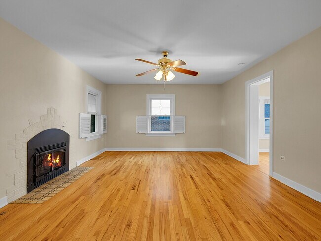 Building Photo - $2,295.00, 1 Bed, 1 Bath Home in Denver
