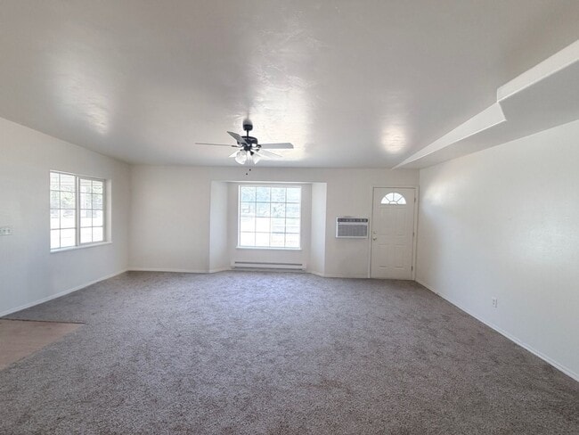 Building Photo - 1444 Evergreen Dr