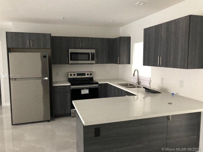 Building Photo - 333 SW 71st Ave