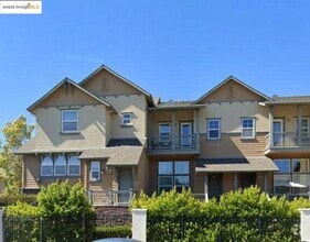 Building Photo - 106 Portola Pl
