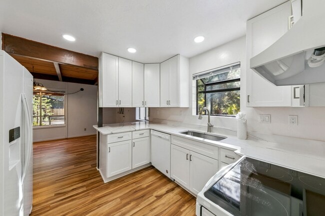 Building Photo - 993 Woodchuck Ct