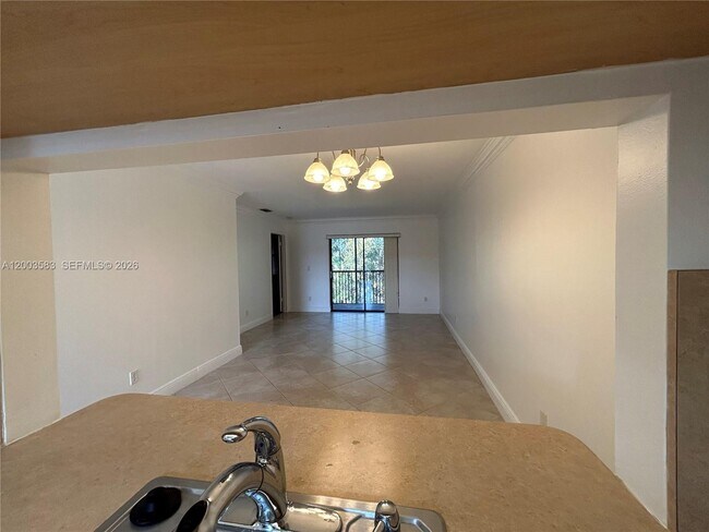 Foto del edificio - 10613 NW 11th St