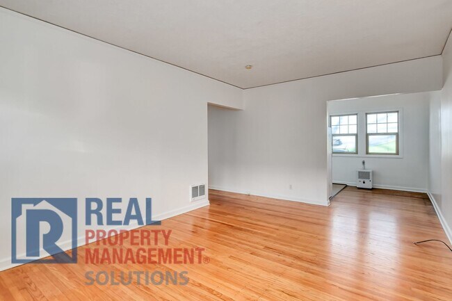 Building Photo - 6411 N Albina Ave