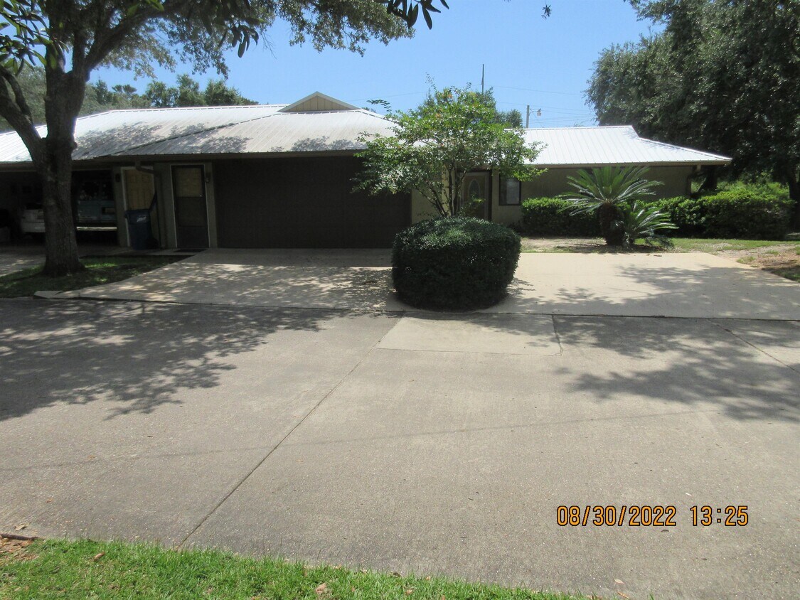 Primary Photo - 320 W Fort Morgan Rd