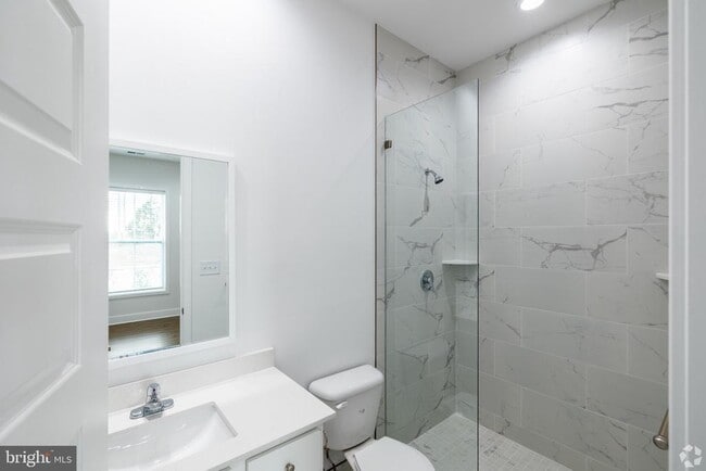 Foto del edificio - 68 LOCKWOOD Dr