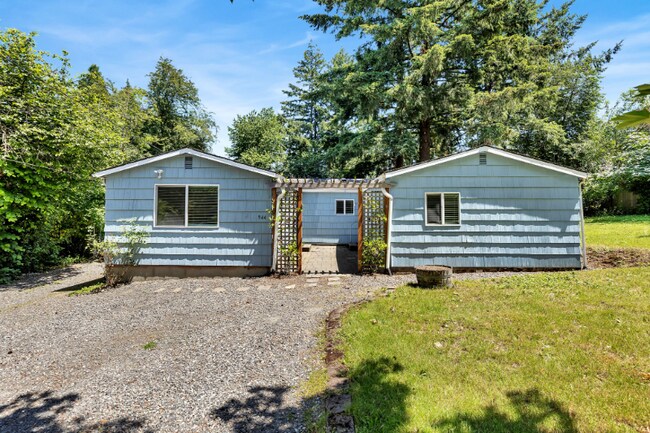 Building Photo - 944 NE 155th Ave