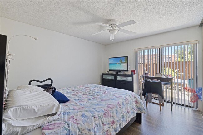 Foto del edificio - 5276 Cedarbend Dr