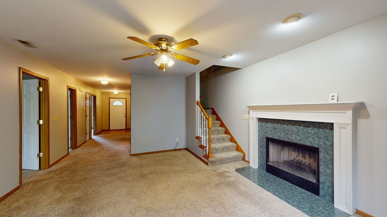 Foto principal - 4 bedroom close to college, hospital and I-29