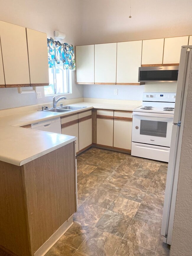 Foto del edificio - Kaneohe-Castle Hills: 4 Bdrm 2 Bath House w/ 2 Car Garage